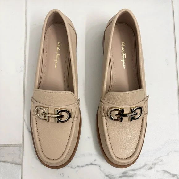 Salvatore Ferragamo Ofelia Leather Loafers Womens 7.5 C Beige Gold - Picture 2 of 10